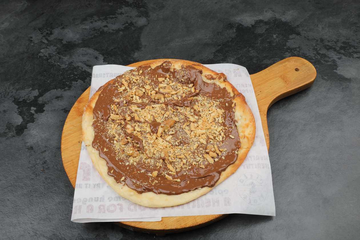 Chocolate Crunchy Pizza
