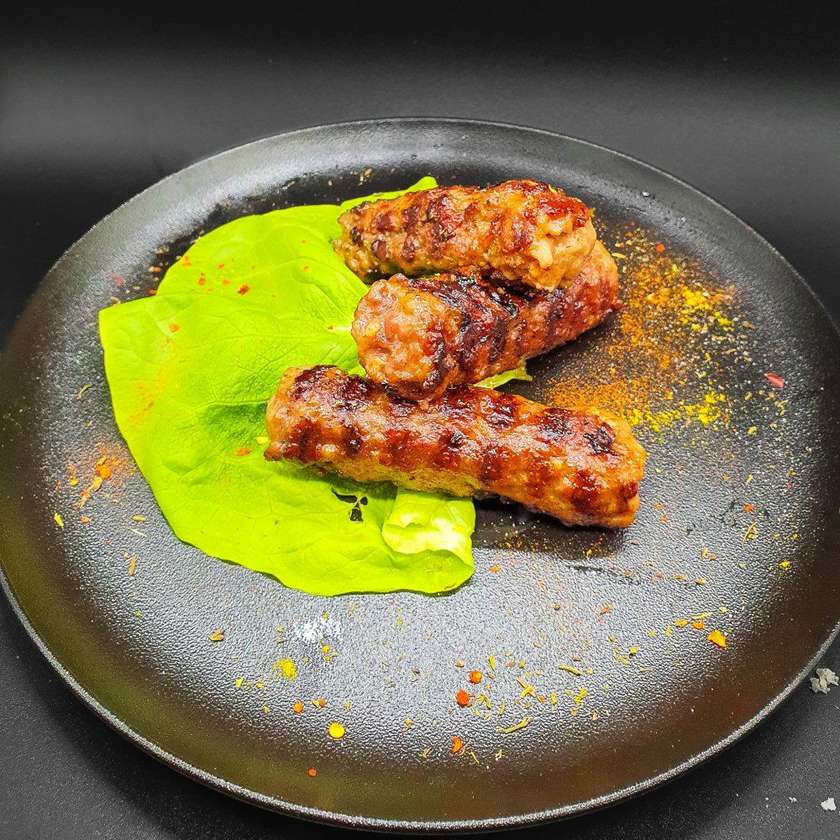 Grilled minced meat rolls