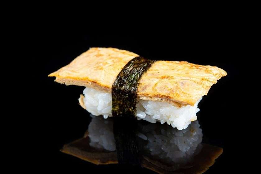 122. Tomagoyaki nigiri
