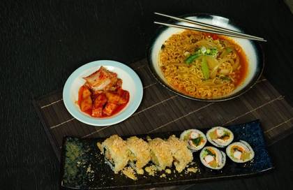 Gimbap & Roll Ramen Set