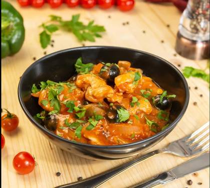 Tocăniță de pui cu ceapă și măsline