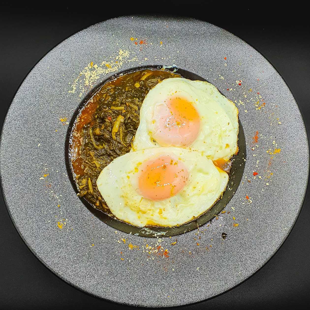 Spinach with Fried Eggs 300/100g
