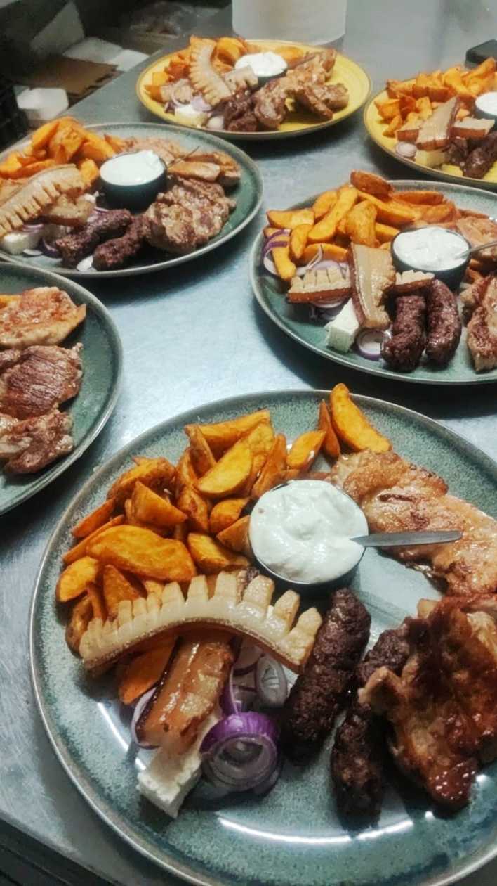 Grill mix with potato wedges and garlic sauce