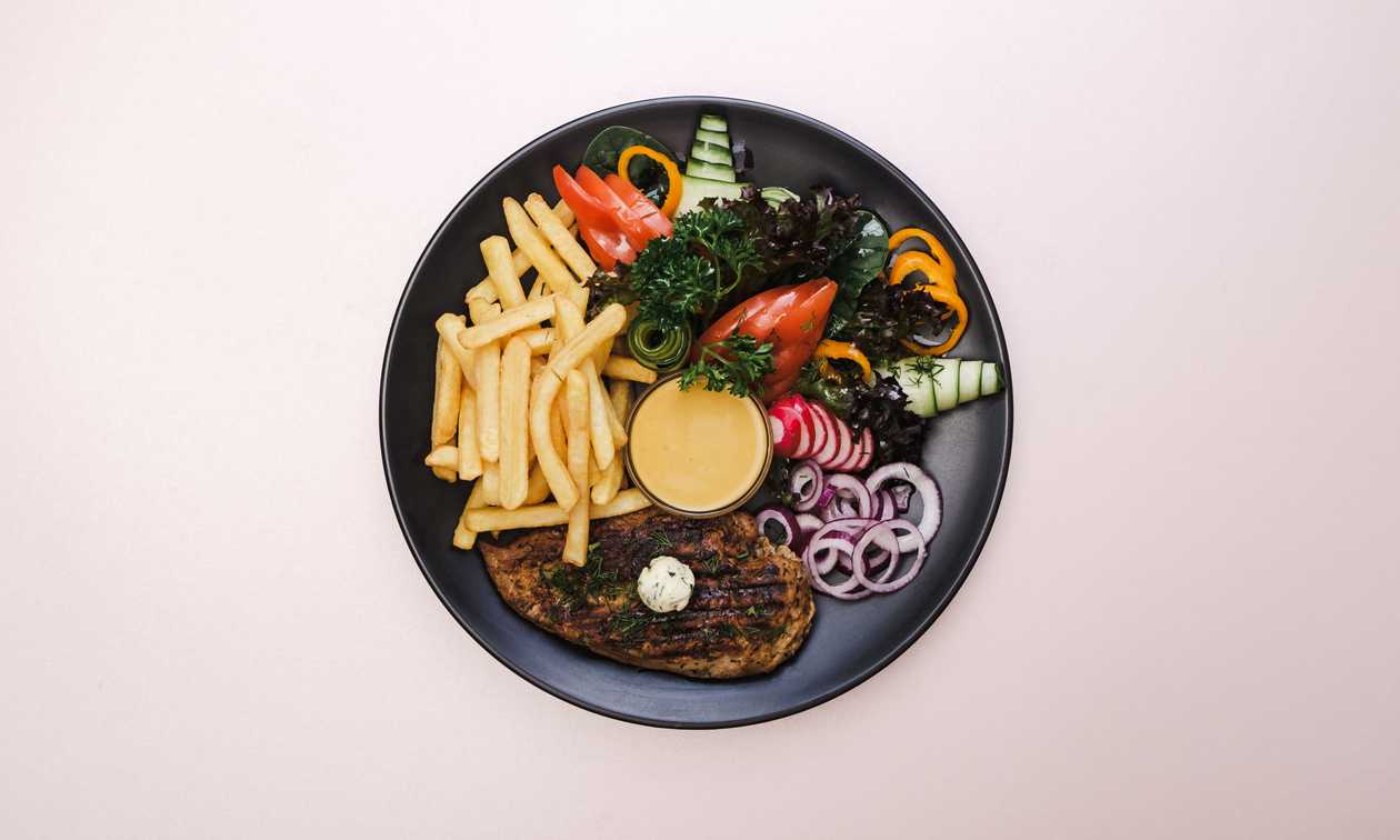 Grilled chicken breast (Choose a garnish)