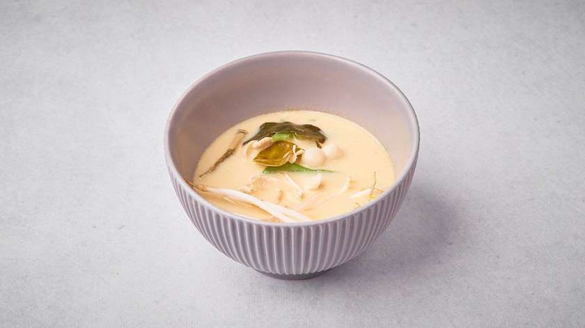 Zupa tom yum kurczak