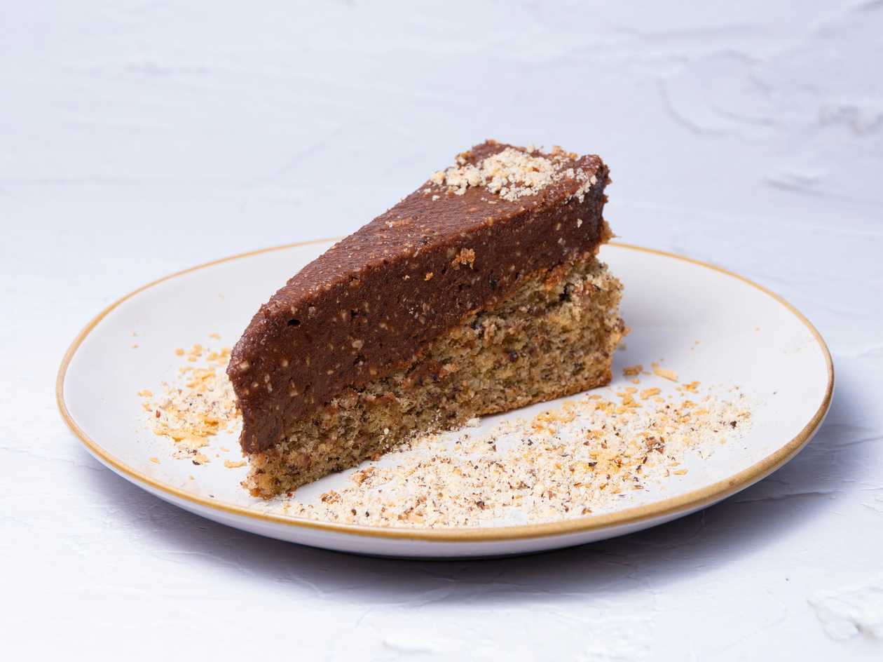 Nougat cake slice