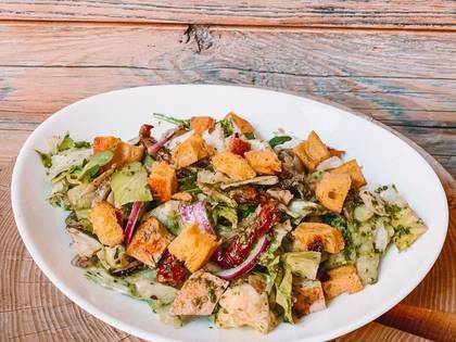 Pesto salad with tuna