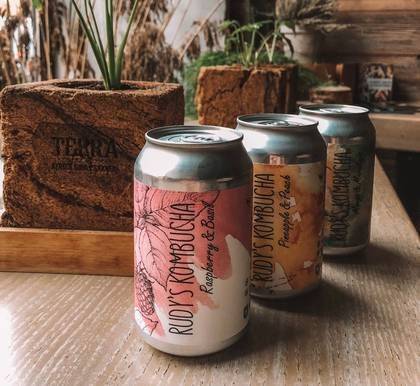 Kombucha with raspberry-basil flavour