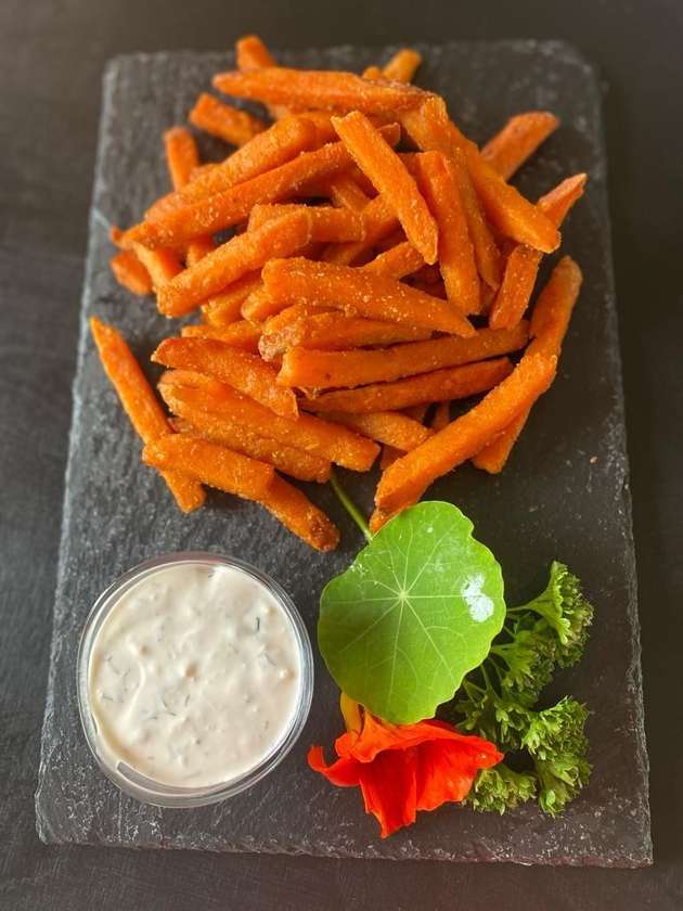 Sweet potatoes fried with cheese-garlic sauce 170 g