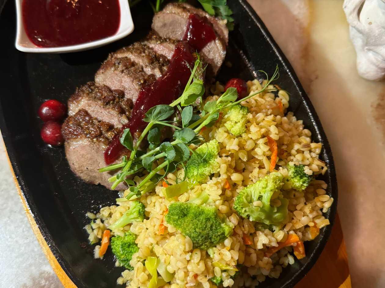 Grilled duck breast with pomegranate sauce 350 g