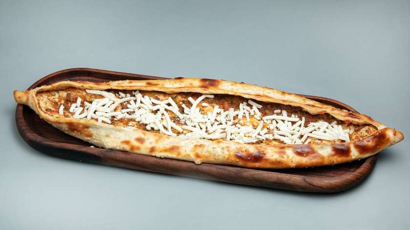 Qiyməli,Pendirli Pide