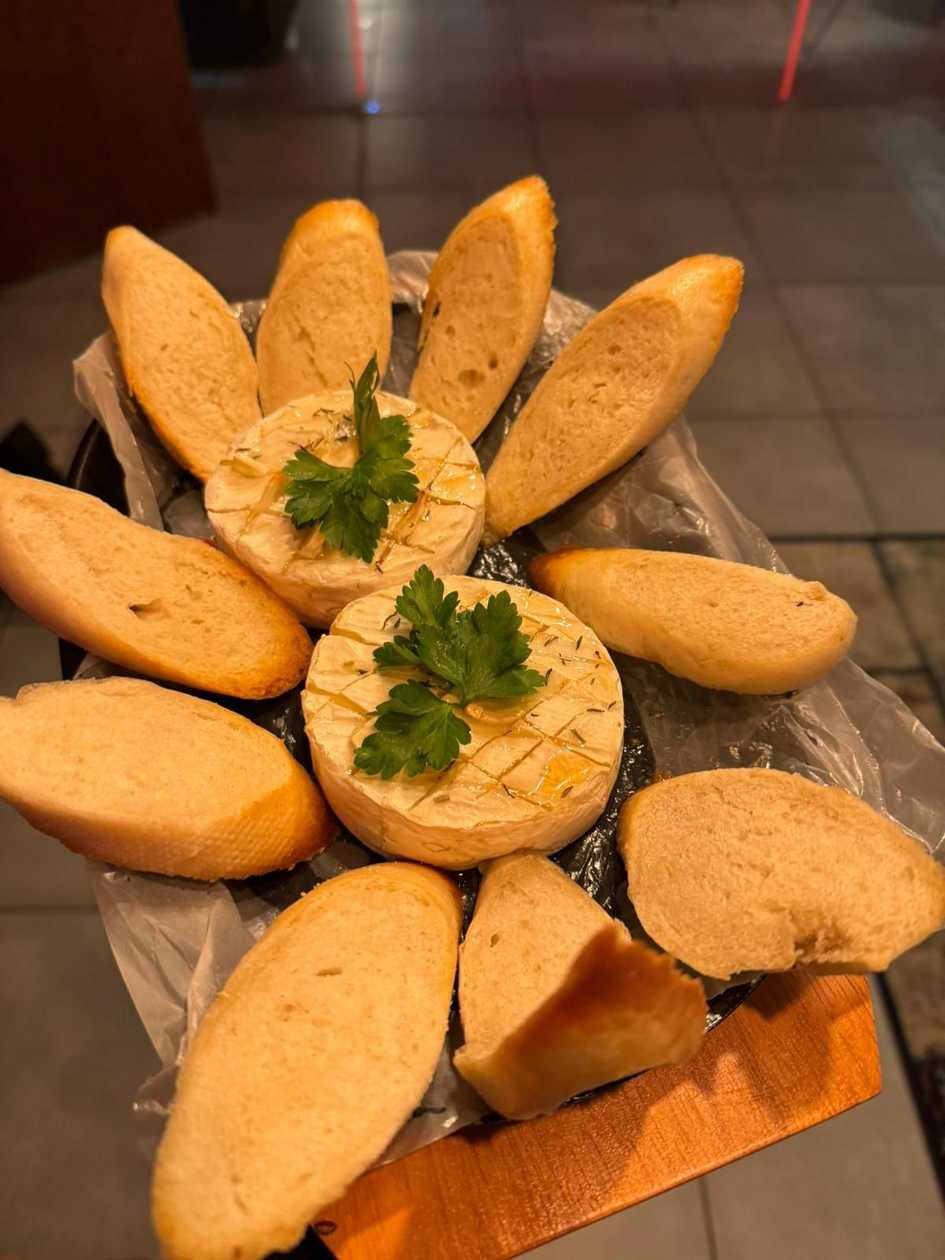 Grilled French Camembert with baguettes and various jams 350 g