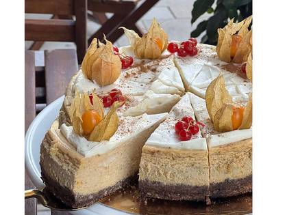 Pumpkin Cheesecake with Cinnamon