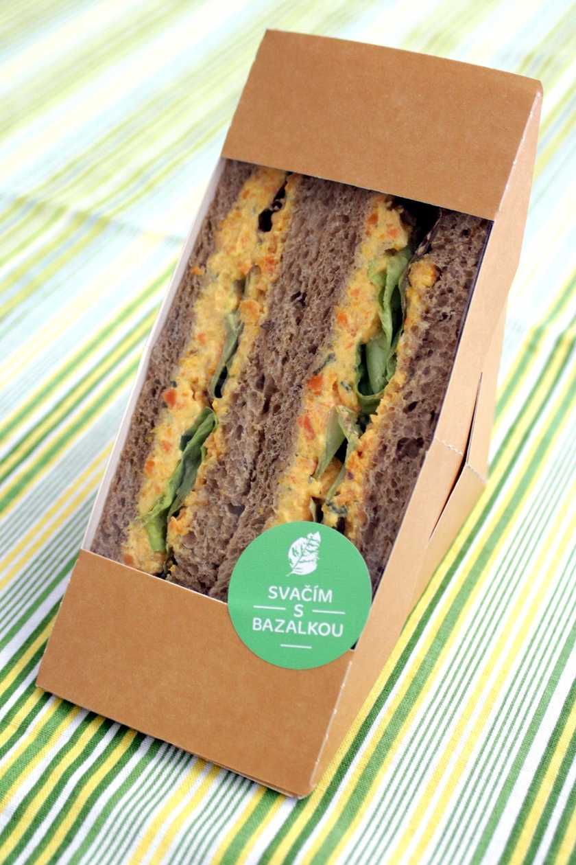 Sandwich with roasted carrot spread