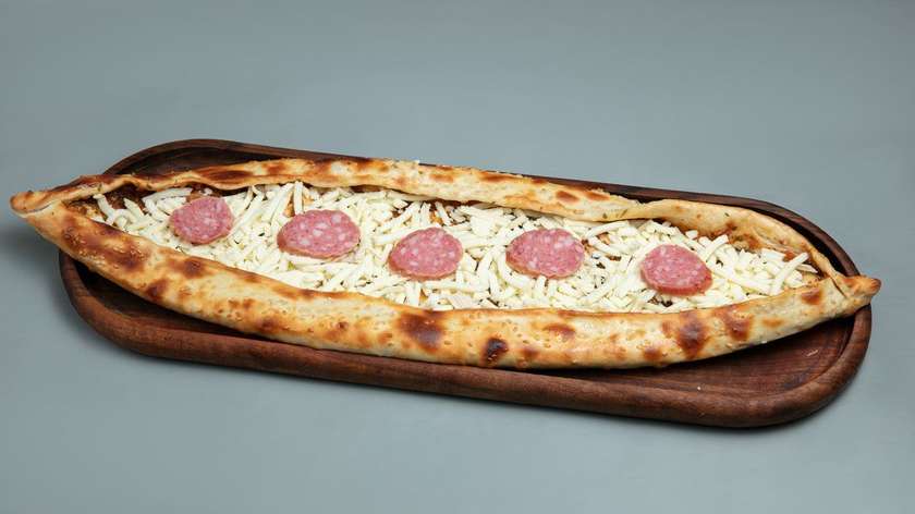 Sucuklu pide