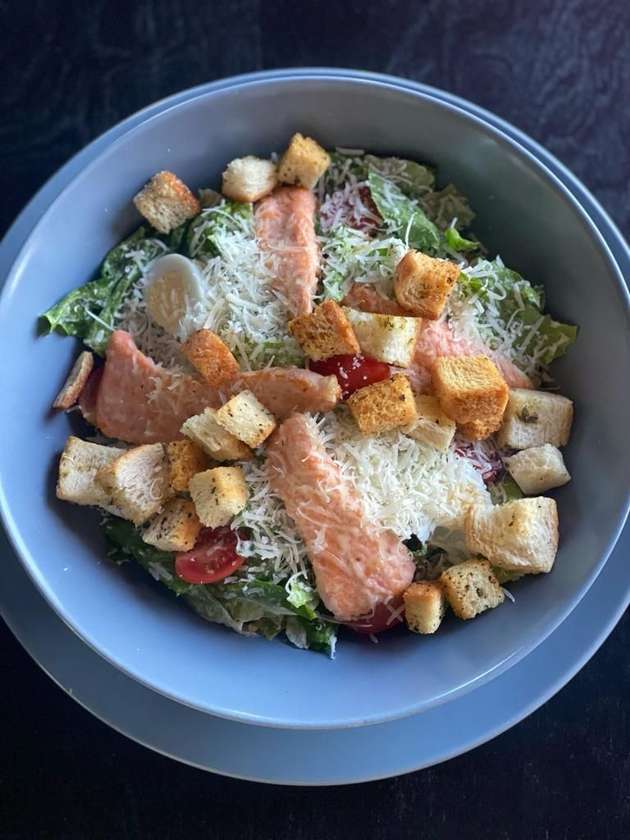 Caesar salad with salmon 350 g