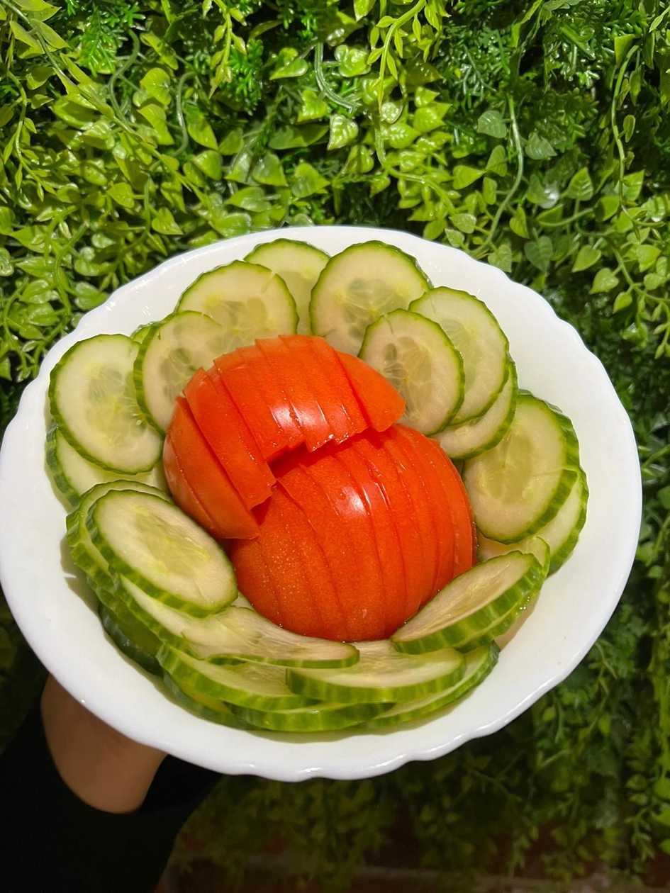 Salata rosii si castraveti