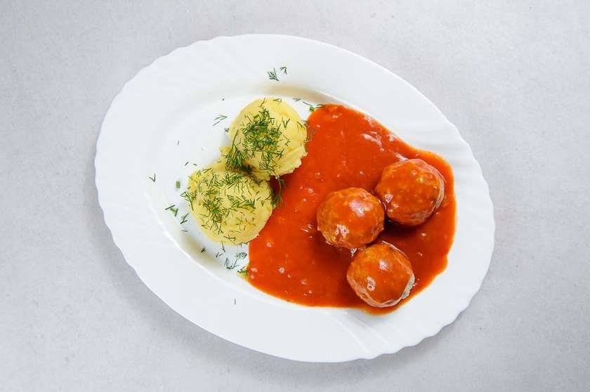 Meatballs in Sauce with Potatoes