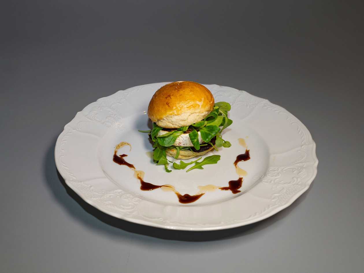 Grilled camembert in homemade brioche