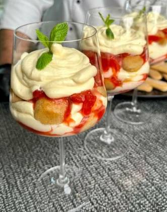 Rest special sweet strawberry dessert 200 g