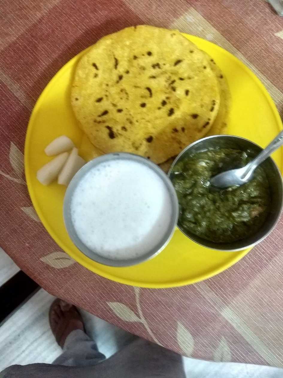 Makki Di Roti (2pcs) + Sarson Da Saag + Lassi