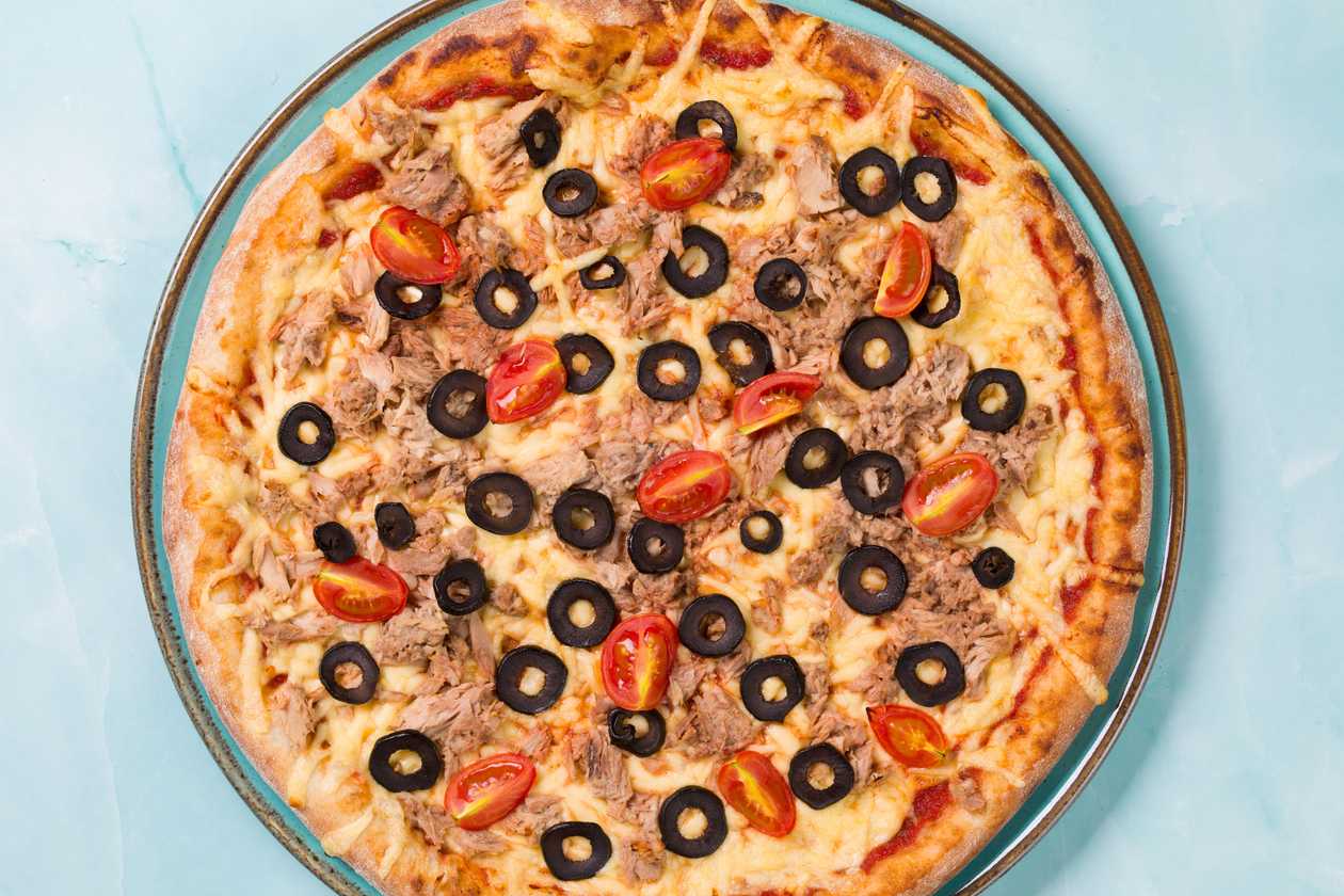 Pizza with tuna
