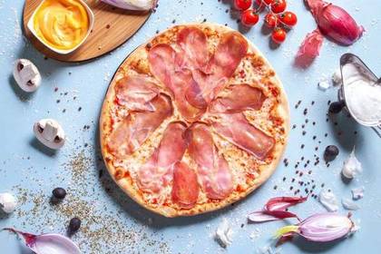 Pizza Crudo e formaggi