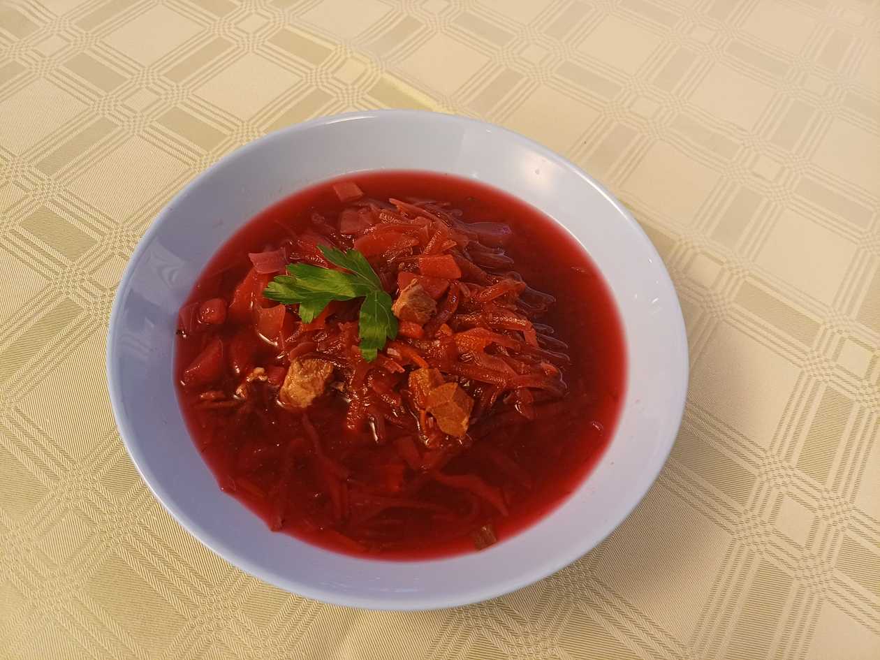 Värskekapsa borš sealihaga