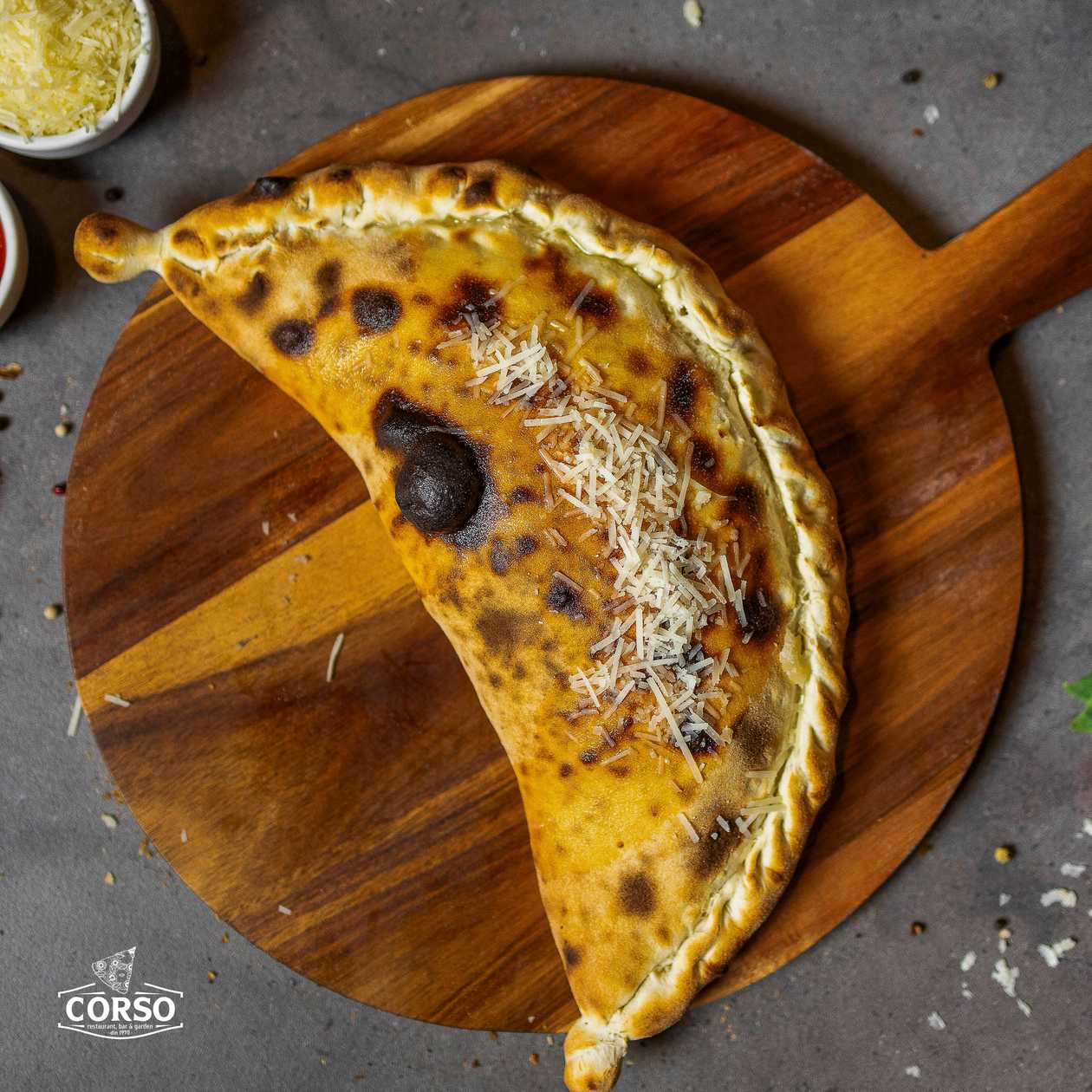 Pizza calzone con polo