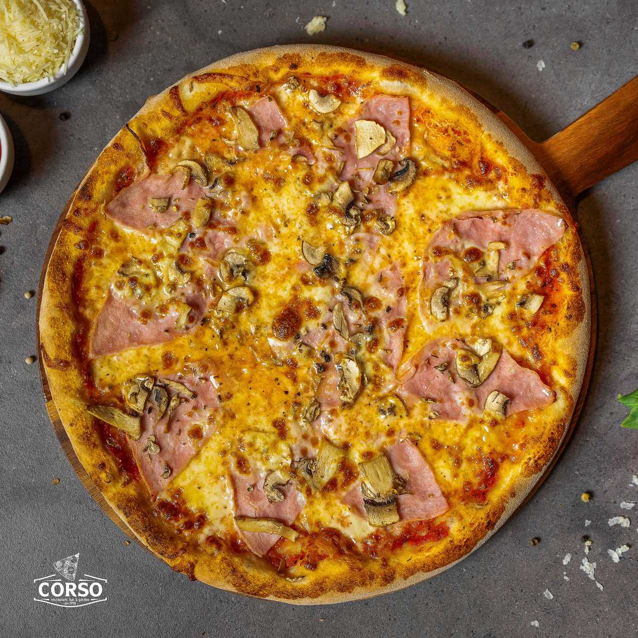 Pizza prosciutto e funghi