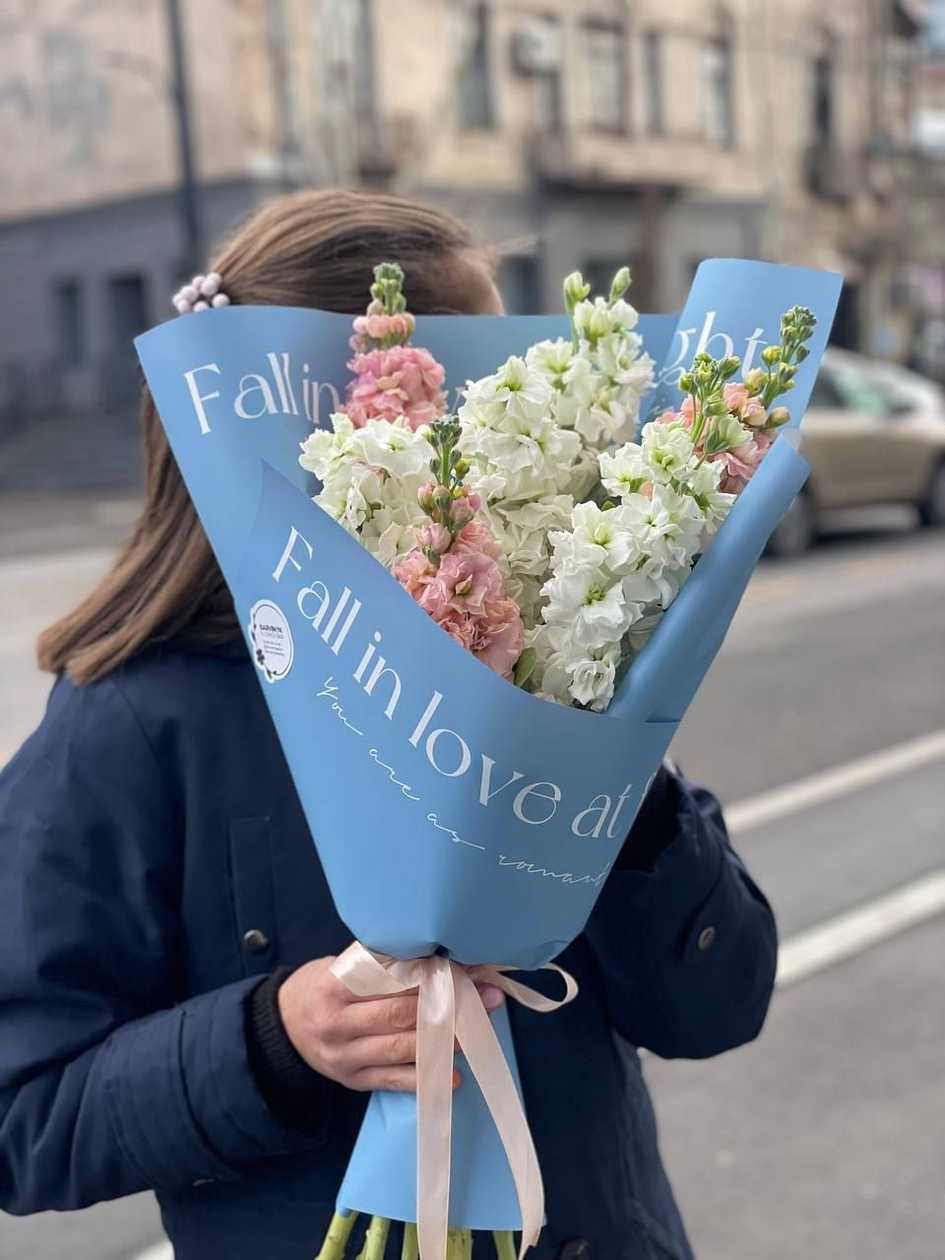 Bouquet with mattiola flowers