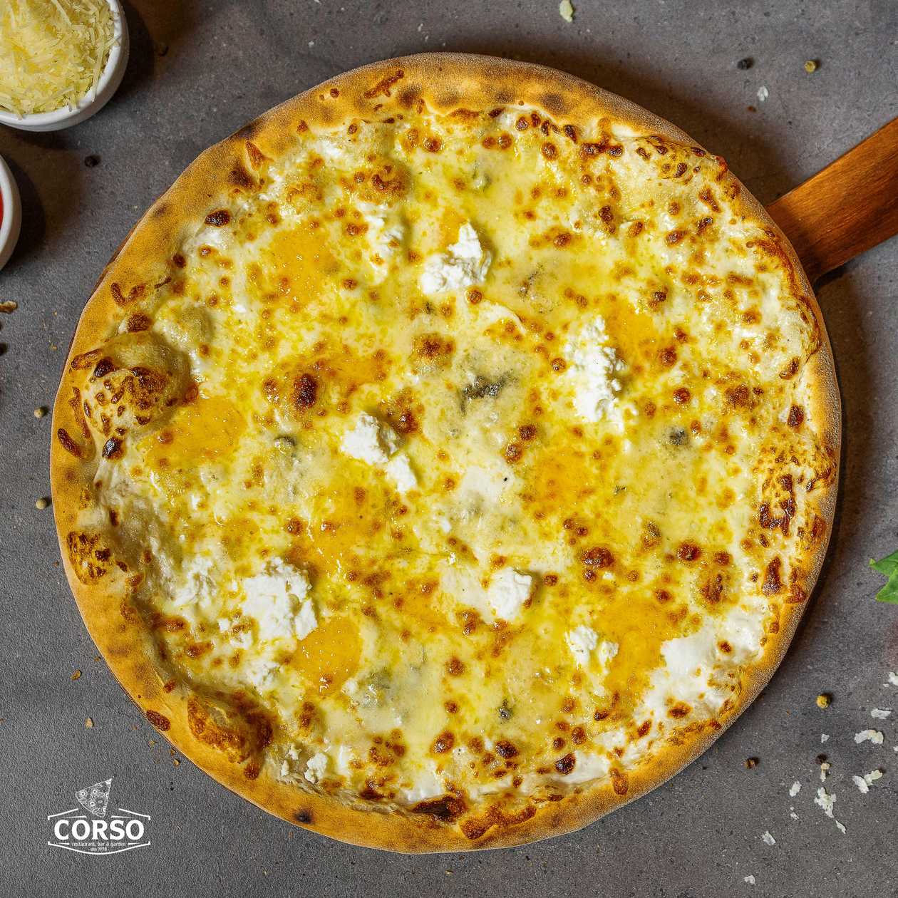 Pizza quattro formaggi