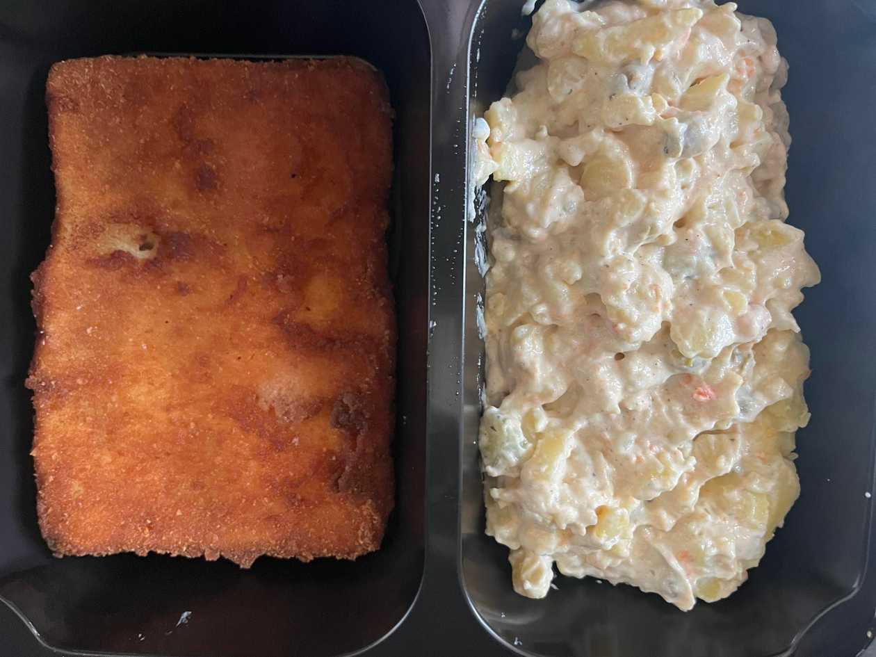 Vyprážané rybie filé, zemiakový šalát