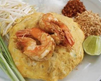 Pat-Thai-Hor-Kai