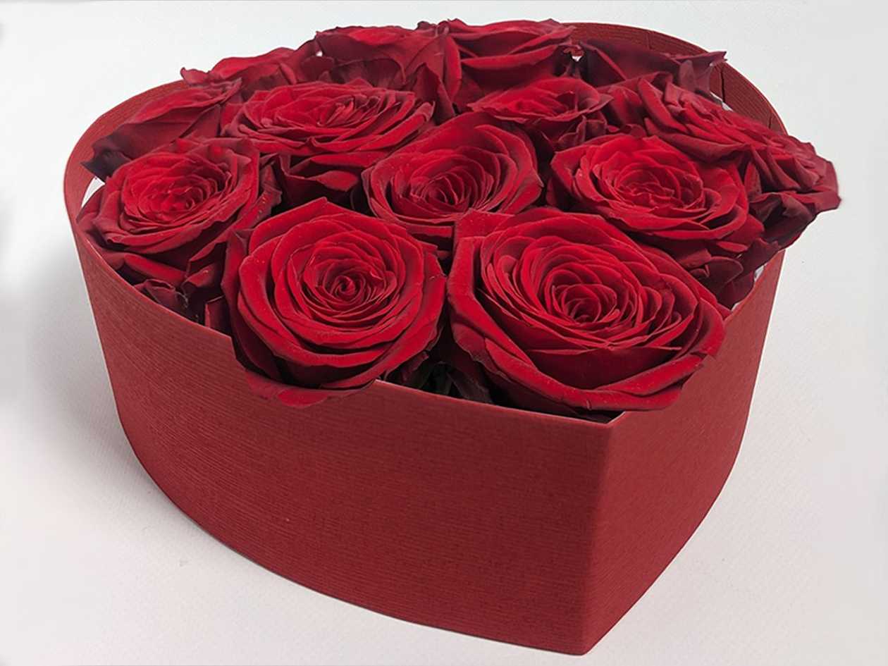 თერთმეთი წალი ბორდოსფერი ვარდები წითელ ყუთში