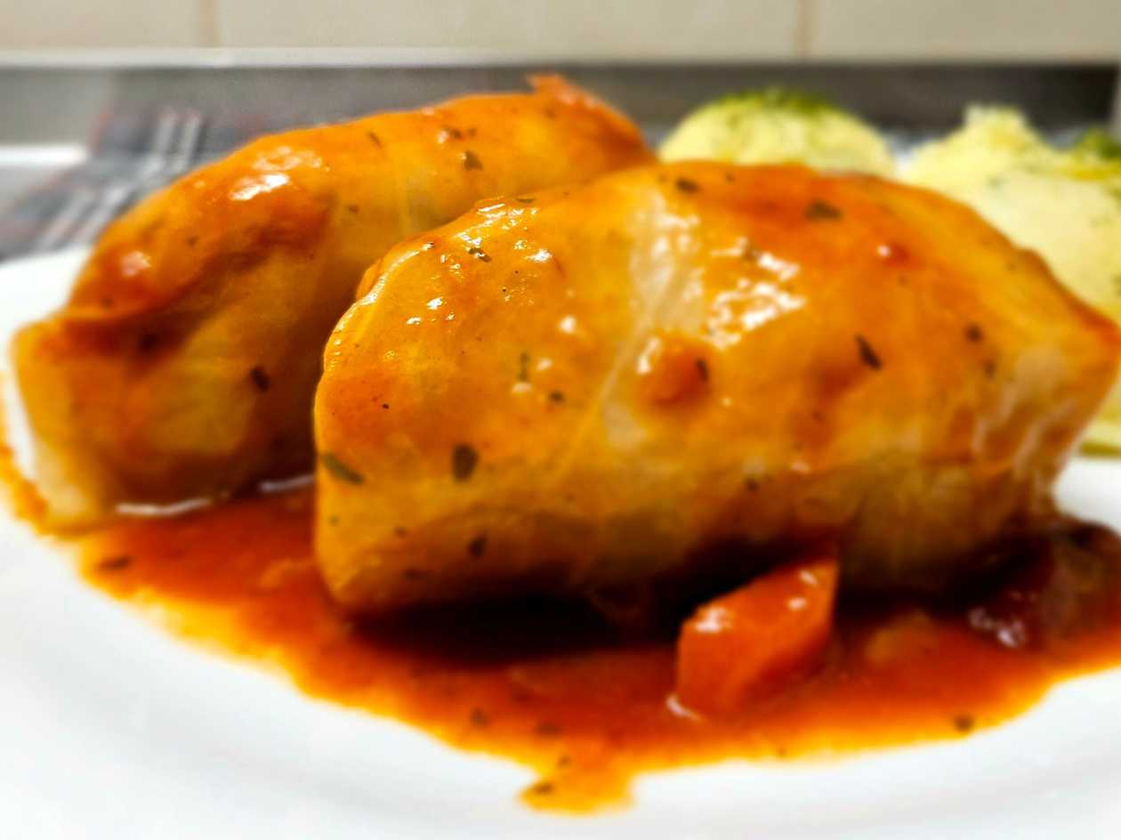 Gołąbki w sosie pomidorowym