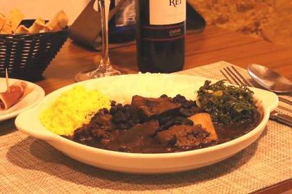 Feijoada Brasileira com Carnes