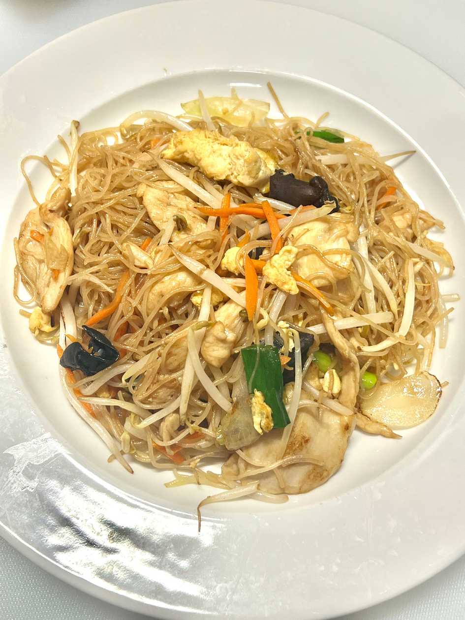 Fried Rice Noodles with Chicken