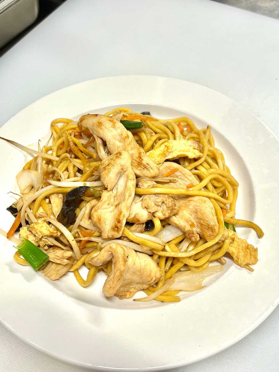 Fried Wheat Noodles with Chicken