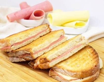 Cheese and Bacon Toast with Chips