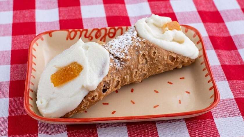 Classic cannoli