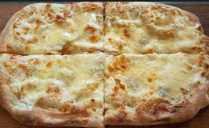 4 formaggi pinsa