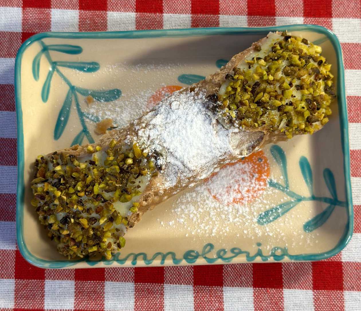 Pistachio cannoli