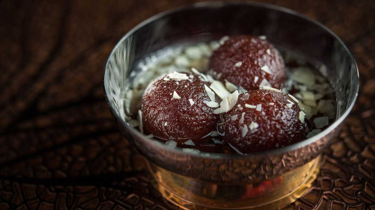 122,GULAB JAMUN VANIILIJÄÄTISEGA L