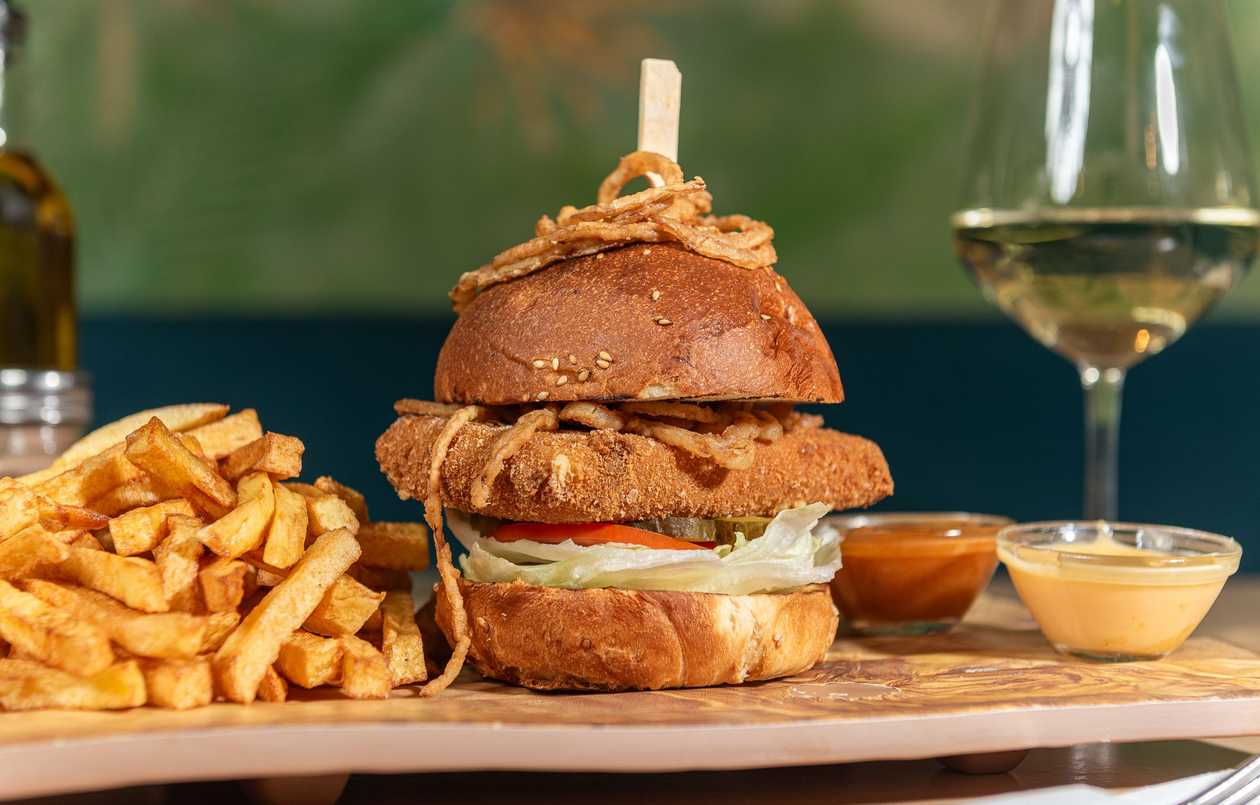 Vegetarian Tinecz Burger menu * NEW
