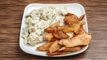 Qaymaqlı toyuq (qarnirli)