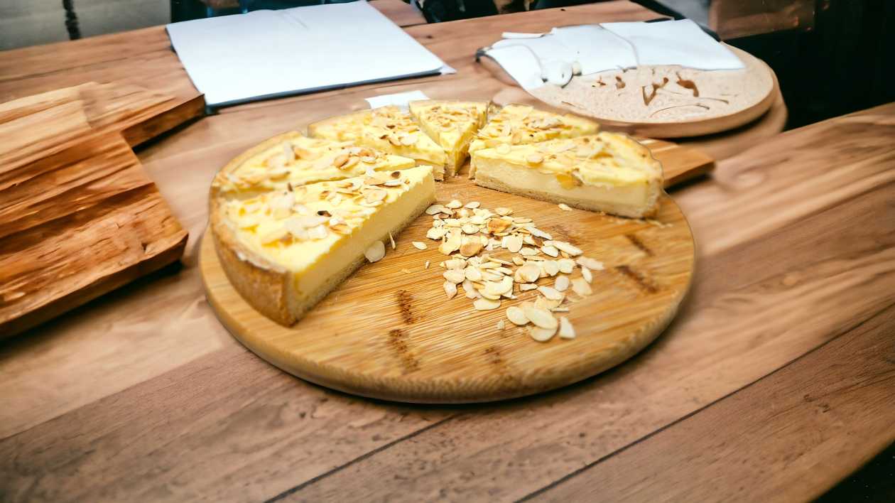 Sernik nowojorski z białą czekoladą i migdałami