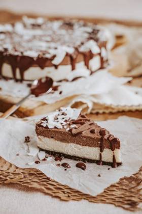 Felie tort cu cocos si ciocolata