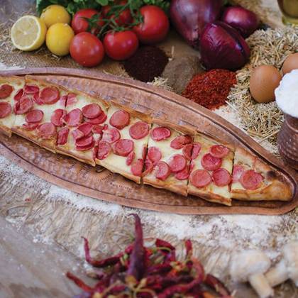 PENDİRLİ SOSİSLİ PİDE