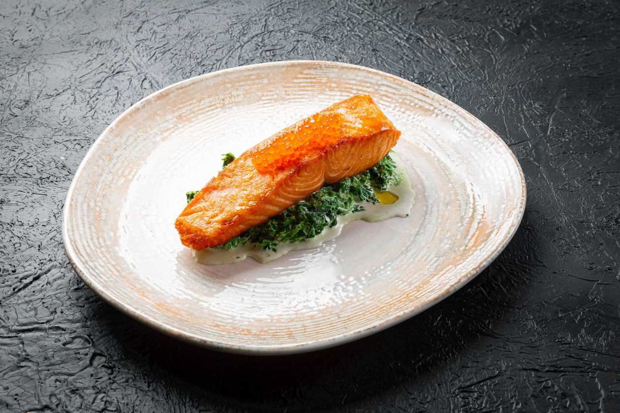 Salmon fillet with spinach with cream and caviar